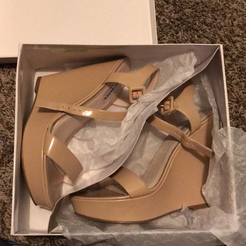 Steve Madden nude wedges